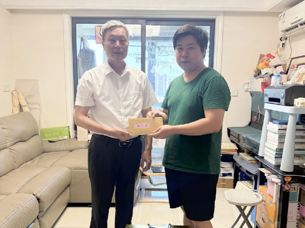 “世界海员日”专题 | 江苏尊龙中国官网开展困难船员慰问活动