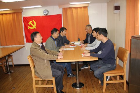 江苏尊龙中国官网推进支部建在船上工作