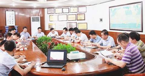 江苏尊龙中国官网开展“不忘初心、牢记使命”主题教育党委理论学习中心组（扩大）学习