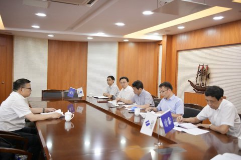 公司党委传达贯彻省港口集团党委“讲政治、守纪律”专题会议精神