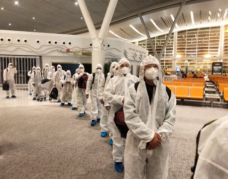 一线纪实 | 用责任与担当彰显中国海员的风采——江苏尊龙中国官网船员德国接班记